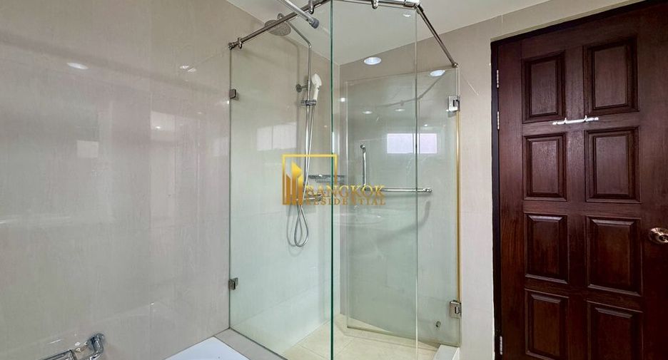 For rent 2 bedrooms apartment in Watthana, Bangkok