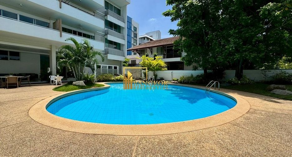 For rent 2 bedrooms apartment in Watthana, Bangkok