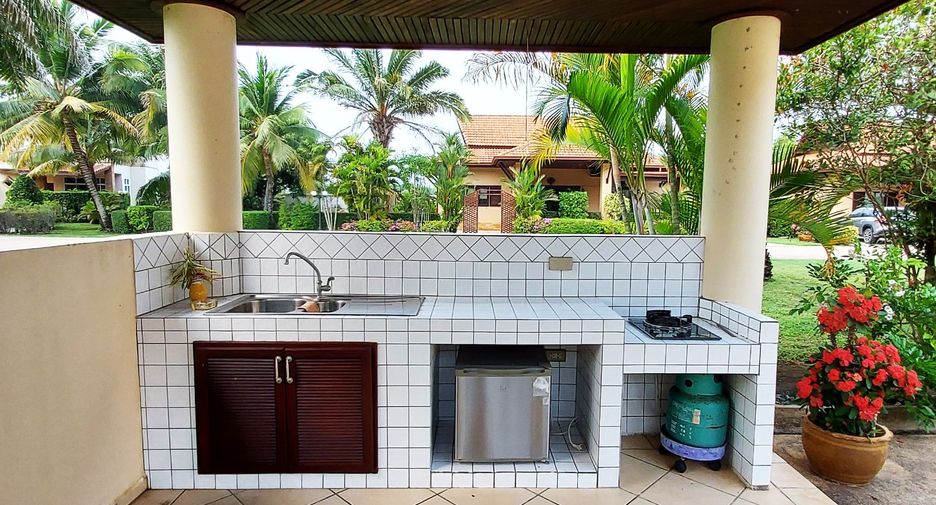 For sale 4 bed villa in Klaeng, Rayong