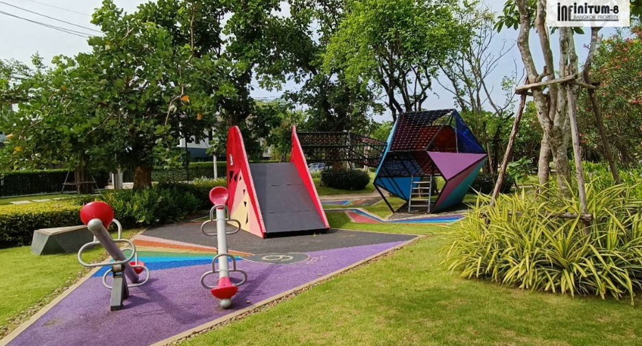 Casa en alquiler de 4 habitaciones en Bang Phli, Samut Prakan