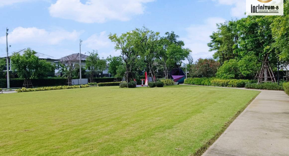 Casa en alquiler de 4 habitaciones en Bang Phli, Samut Prakan