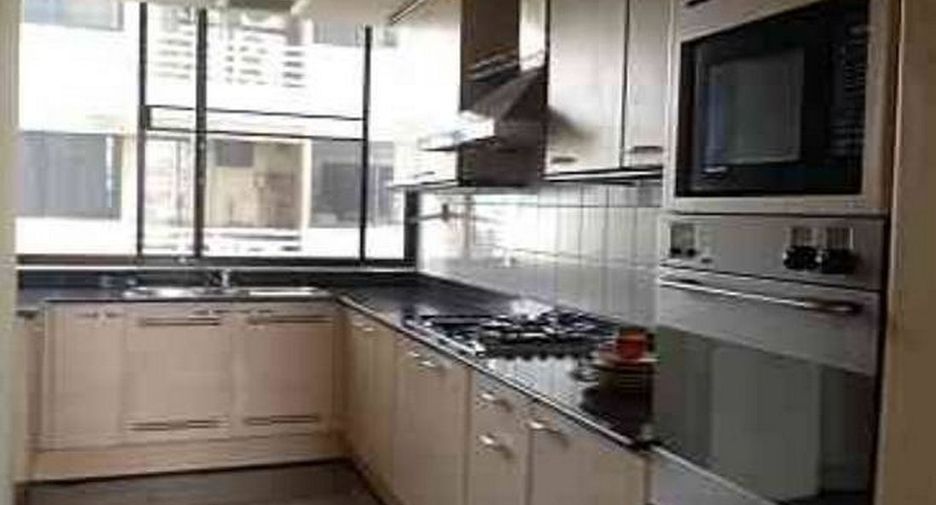 Condo en alquiler de 4 habitaciones en Khlong Toei, Bangkok