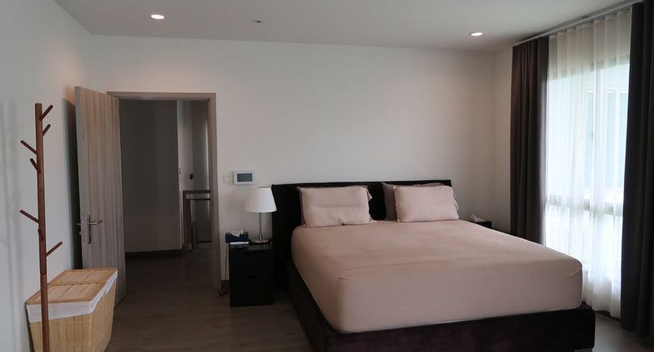 For sale 4 bedrooms house in Saphan Sung, Bangkok