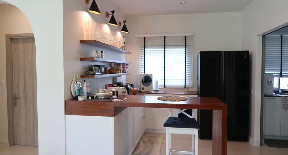 For sale 4 bedrooms house in Saphan Sung, Bangkok