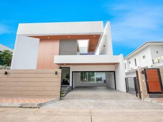 Haus zur Miete und zum Kauf mit 5 Zimmer in Mueang Chiang Mai, Chiang Mai