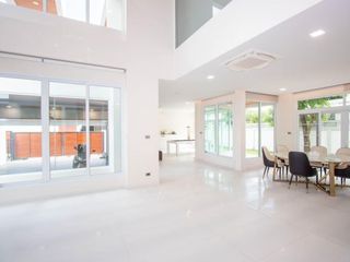 Haus zur Miete und zum Kauf mit 5 Zimmer in Mueang Chiang Mai, Chiang Mai