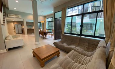 Casa en alquiler de 4 habitaciones en Khlong Toei, Bangkok