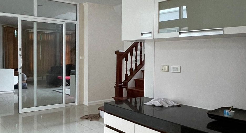 Haus zur Miete mit 3 Zimmer in Bueng Kum, Bangkok