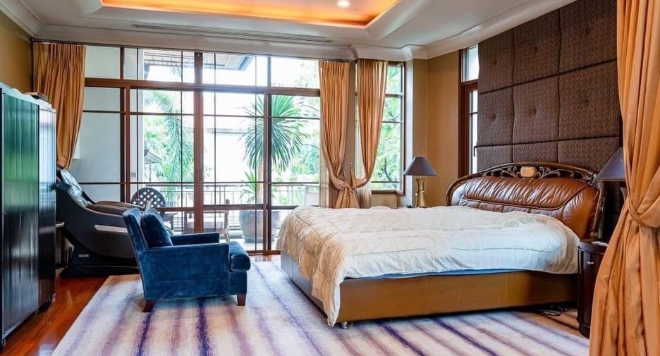 For rent and for sale 5 bedrooms house in Watthana, Bangkok