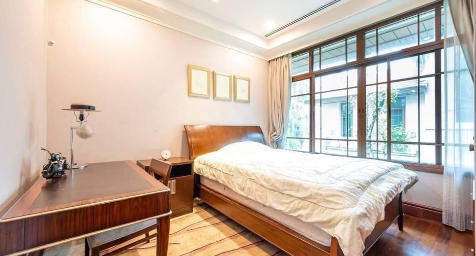 For rent and for sale 5 bedrooms house in Watthana, Bangkok