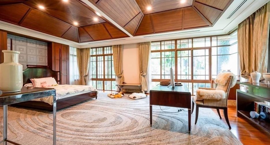For rent and for sale 5 bedrooms house in Watthana, Bangkok