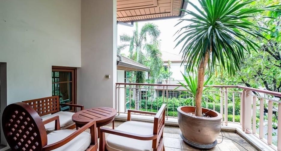 For rent and for sale 5 bedrooms house in Watthana, Bangkok