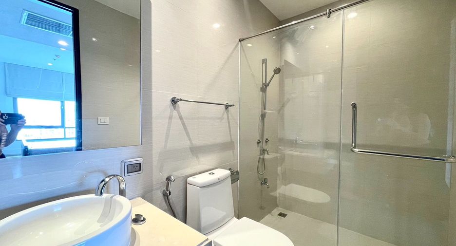 Condo en alquiler de 3 habitaciones en Khlong Toei, Bangkok