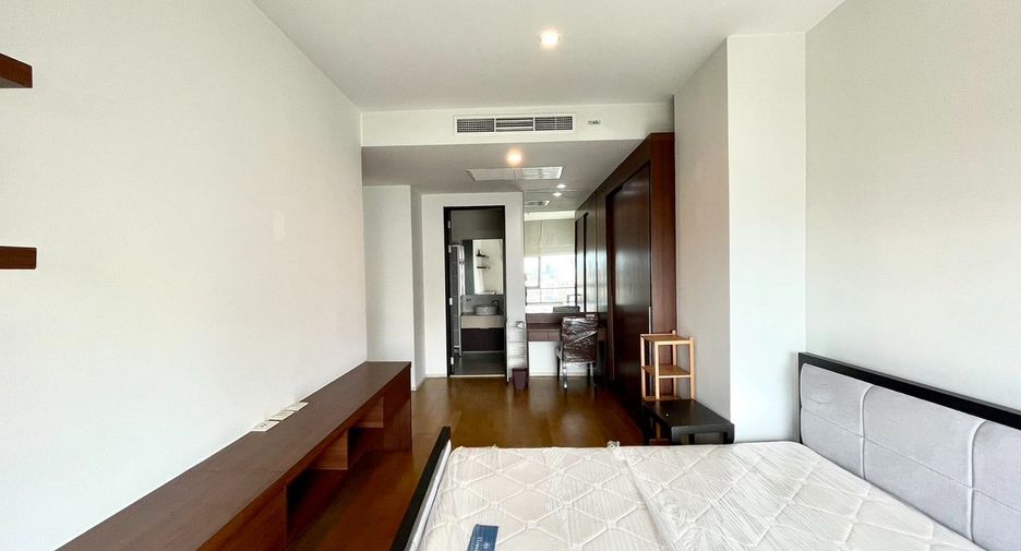 Condo en alquiler de 3 habitaciones en Khlong Toei, Bangkok