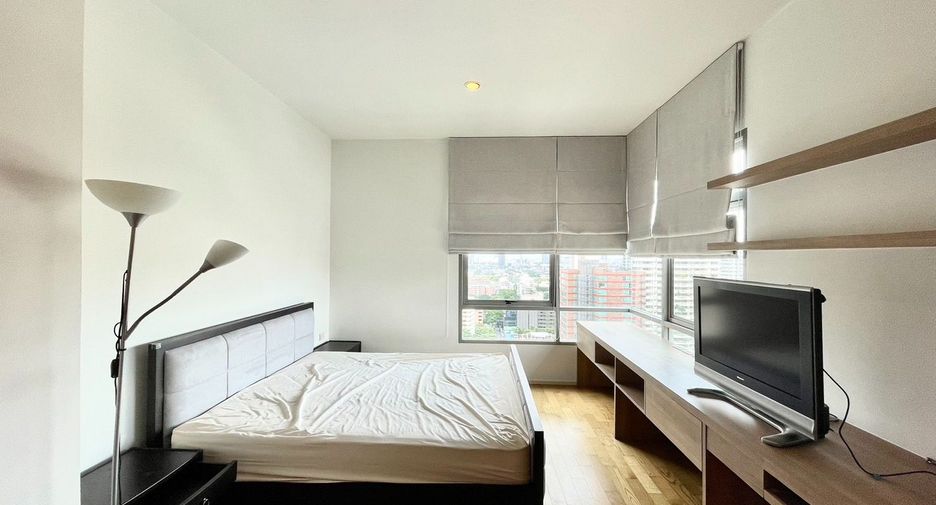 Condo en alquiler de 3 habitaciones en Khlong Toei, Bangkok