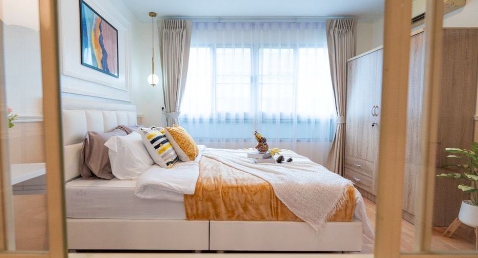 For sale 1 bed condo in Huai Khwang, Bangkok