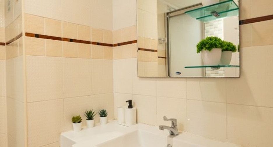 For sale 1 bed condo in Huai Khwang, Bangkok