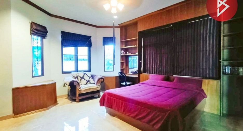 For sale 14 bed hotel in Hua Hin, Prachuap Khiri Khan
