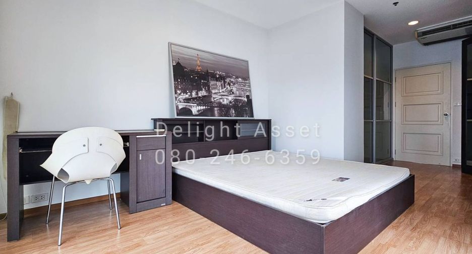 For rent 2 bedrooms condo in Phaya Thai, Bangkok