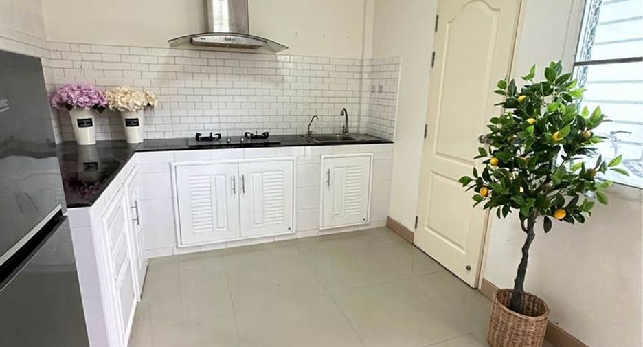 For rent そして for sale 4 Beds townhouse in Mueang Chiang Mai, Chiang Mai