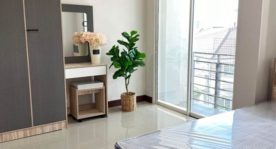 For rent and for sale 4 bed townhouse in Mueang Chiang Mai, Chiang Mai