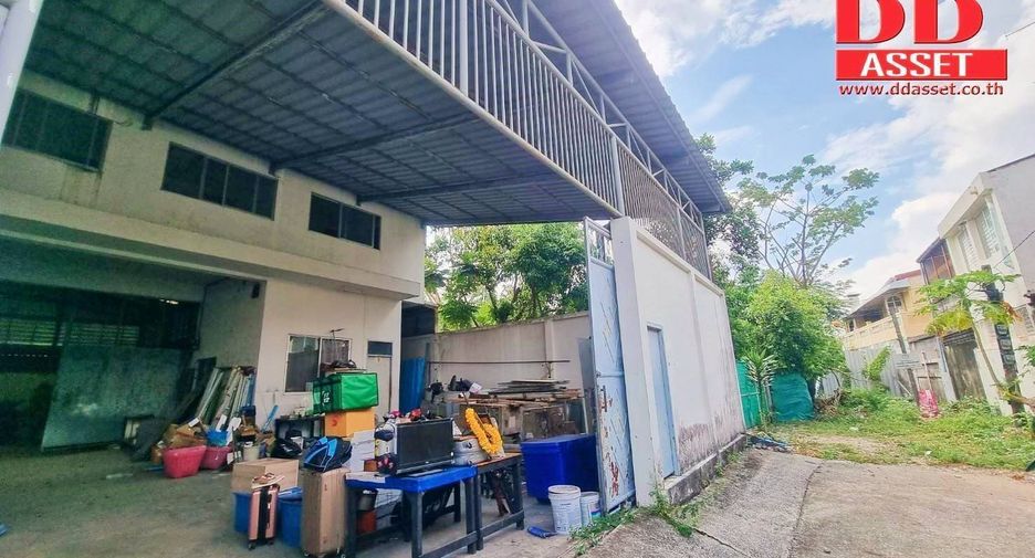 For rent and for sale 4 bed warehouse in Phra Khanong, Bangkok