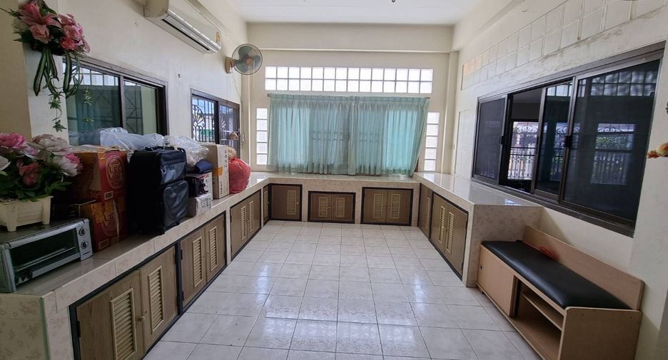 For rent 5 bed house in Ban Bueng, Chonburi