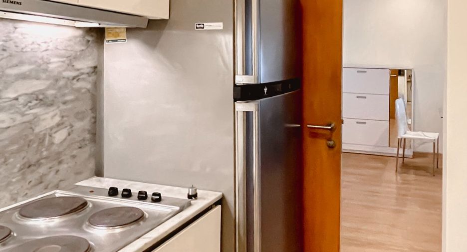For rent 3 bedrooms condo in Phaya Thai, Bangkok