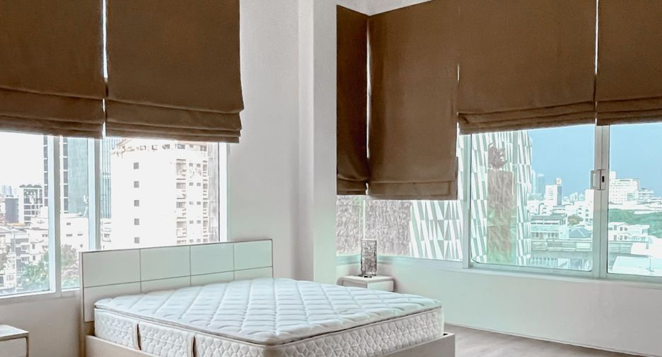 For rent 3 bedrooms condo in Phaya Thai, Bangkok
