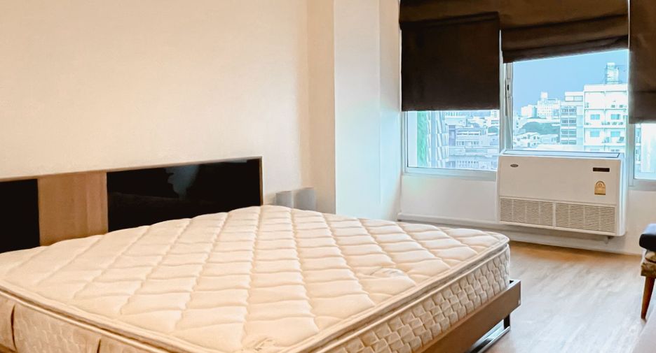 For rent 3 bedrooms condo in Phaya Thai, Bangkok