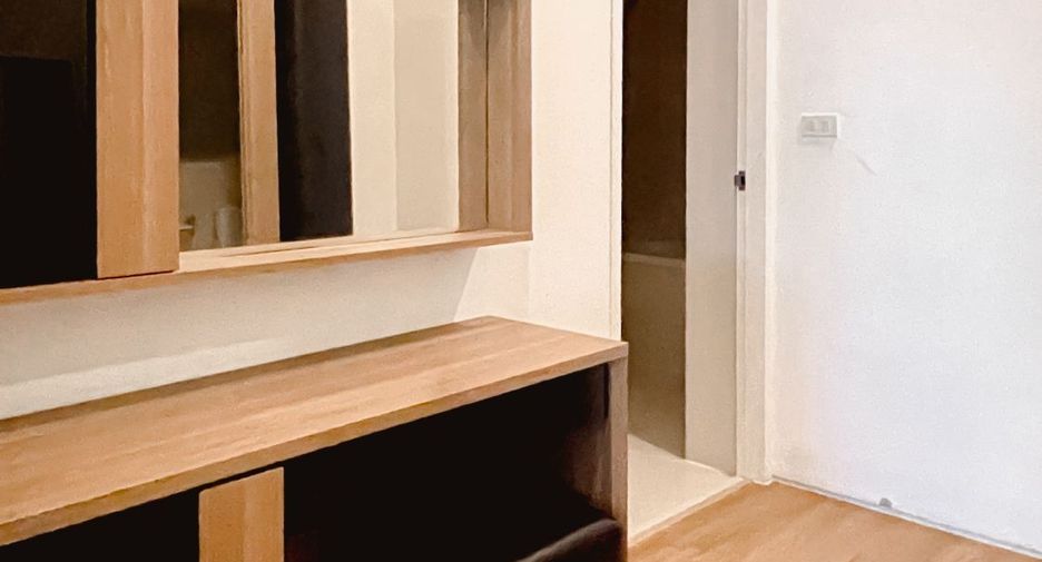 For rent 3 bedrooms condo in Phaya Thai, Bangkok