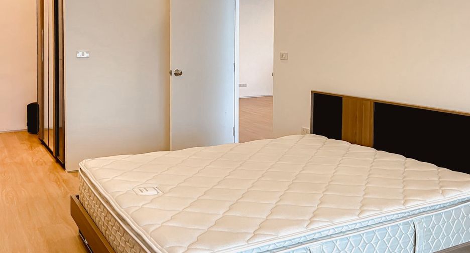 For rent 3 bedrooms condo in Phaya Thai, Bangkok