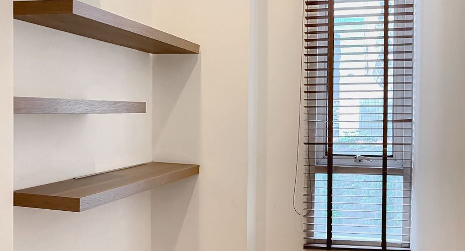 For rent 3 bedrooms condo in Phaya Thai, Bangkok