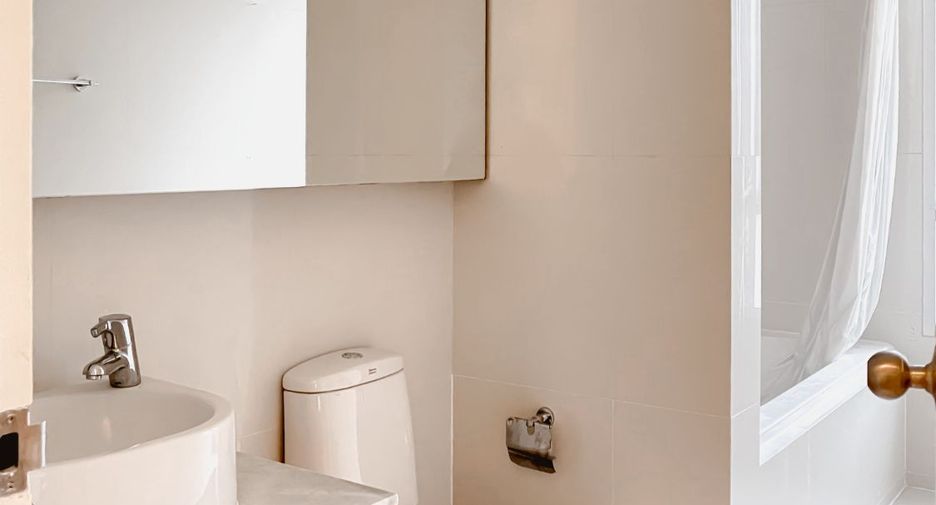 For rent 3 bedrooms condo in Phaya Thai, Bangkok