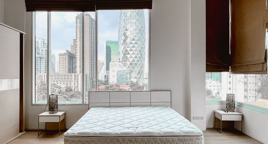 For rent 3 bedrooms condo in Phaya Thai, Bangkok