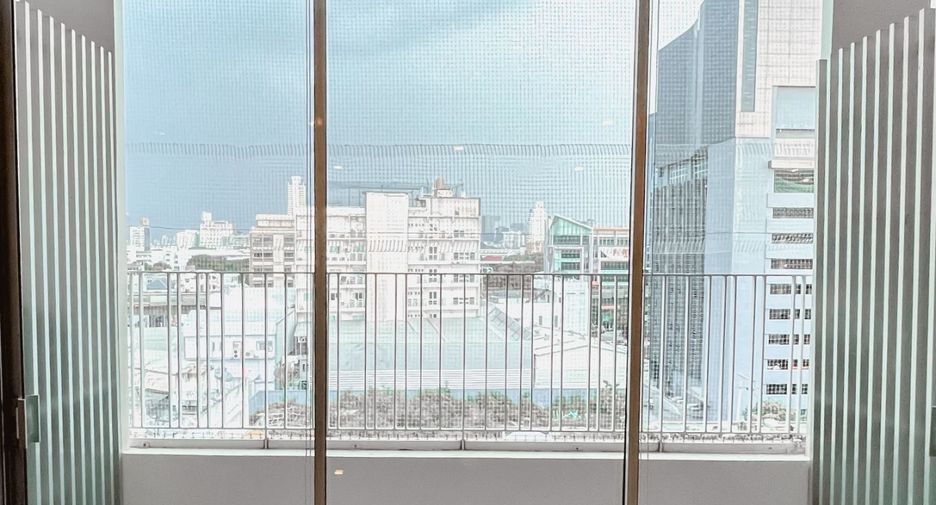For rent 3 bedrooms condo in Phaya Thai, Bangkok