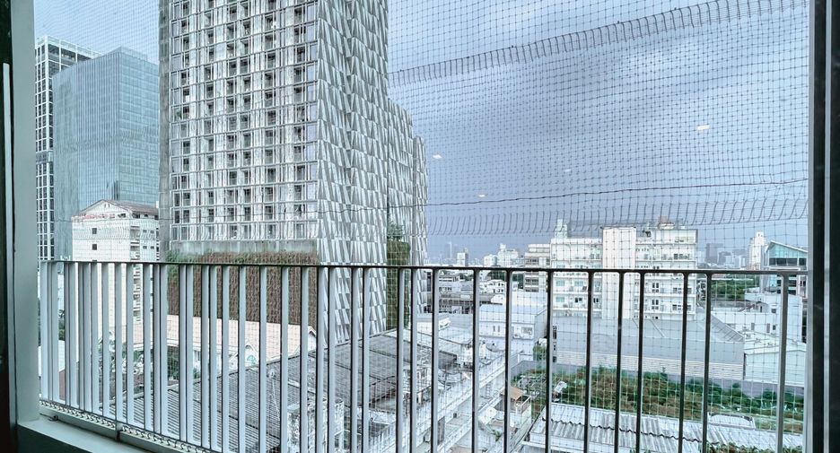 For rent 3 bedrooms condo in Phaya Thai, Bangkok