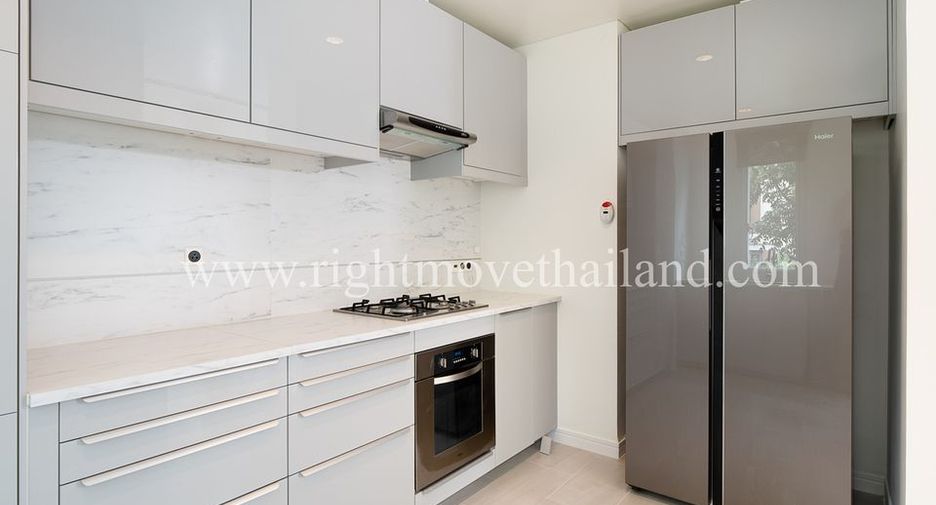 For rent 4 ベッドルーム house in Yan Nawa, Bangkok