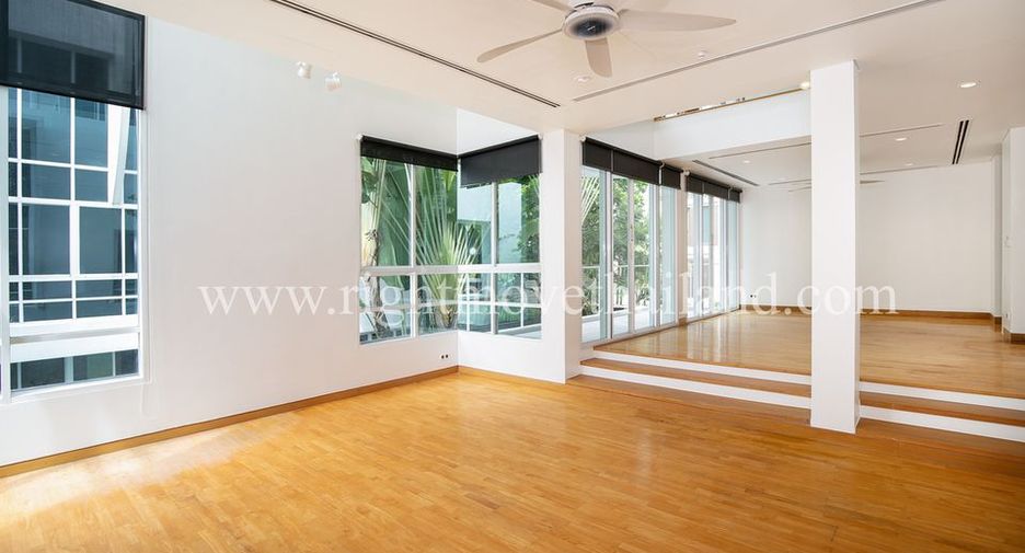For rent 4 ベッドルーム house in Yan Nawa, Bangkok