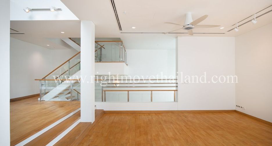 For rent 4 ベッドルーム house in Yan Nawa, Bangkok
