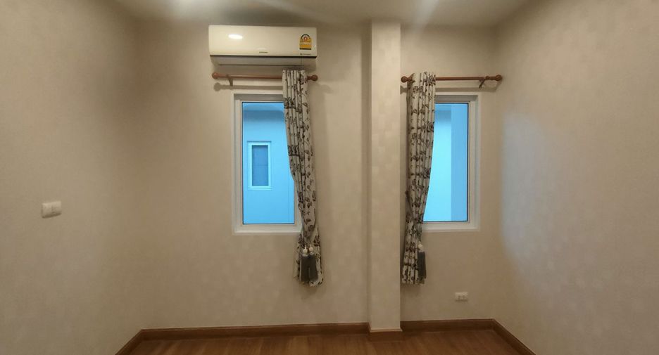 出售 4 卧室 独立屋 在 Lat Krabang, 曼谷