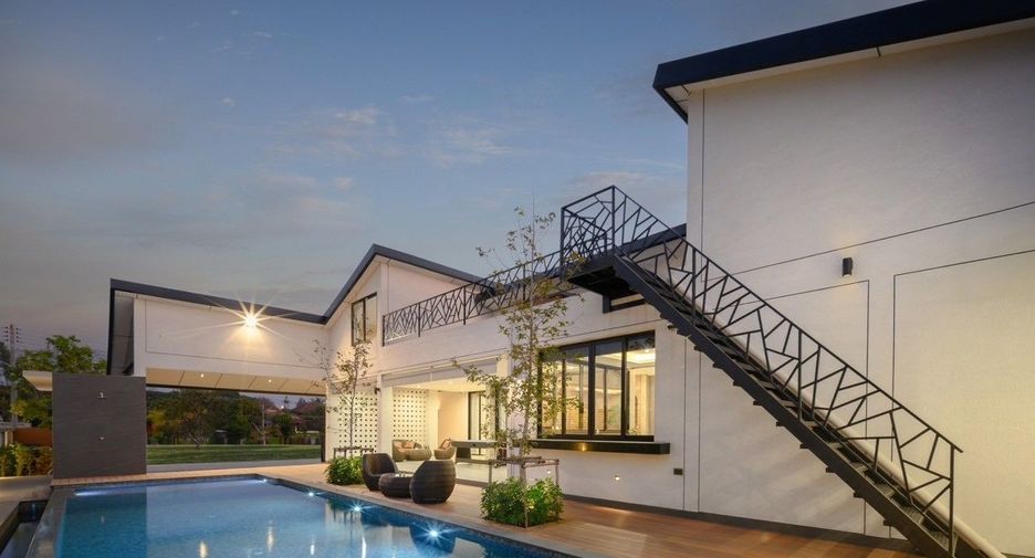 For sale 6 Beds villa in Mueang Chiang Mai, Chiang Mai