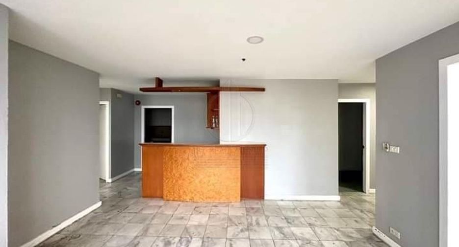 For rent 4 bedrooms condo in Watthana, Bangkok