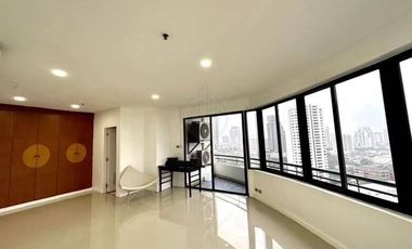 For rent 4 bed condo in Watthana, Bangkok