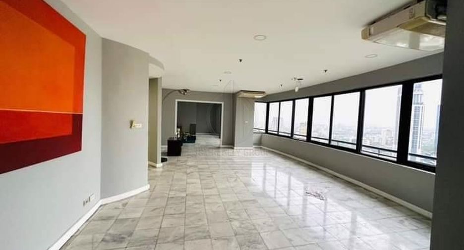 For rent 4 bedrooms condo in Watthana, Bangkok