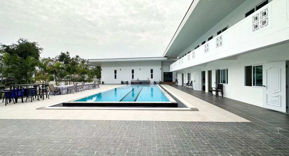 For sale 16 bed villa in East Pattaya, Pattaya