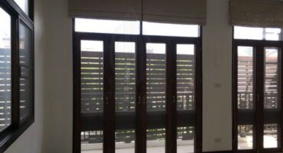 For rent 4 bedrooms townhouse in Watthana, Bangkok
