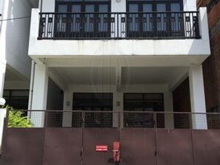Reihenhaus zur Miete mit 4 Zimmer in Watthana, Bangkok