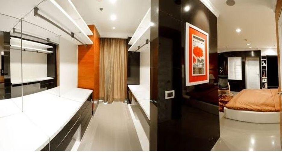 For rent 3 bedrooms condo in Watthana, Bangkok