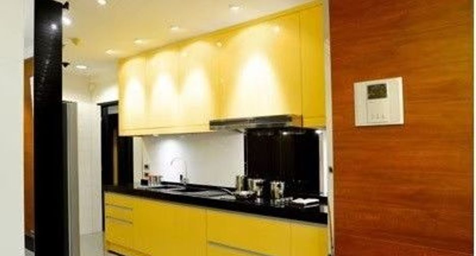 For rent 3 bedrooms condo in Watthana, Bangkok